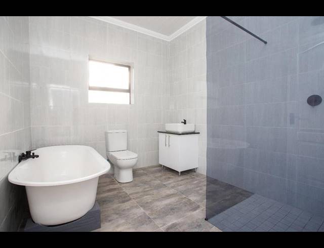 3 BEDROOM TOWNHOUSE FOR SALE IN ISLAND VIEW